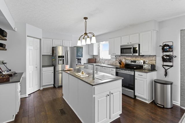 3153 Devonshire Drive, Delaware, OH 43015