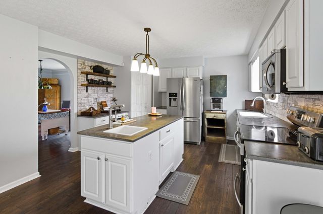 3153 Devonshire Drive, Delaware, OH 43015