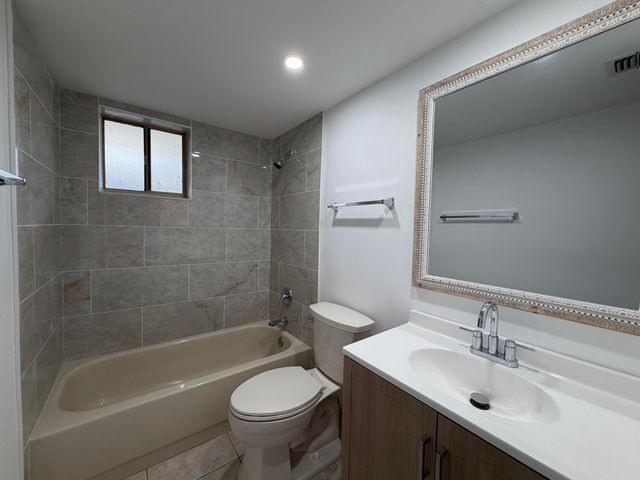 5220 Las Verdes Circle 317, Delray Beach, FL 33484