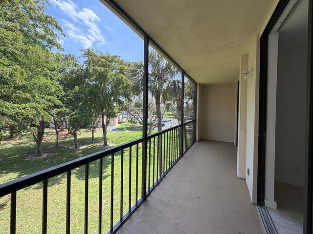 5220 Las Verdes Circle 317, Delray Beach, FL 33484