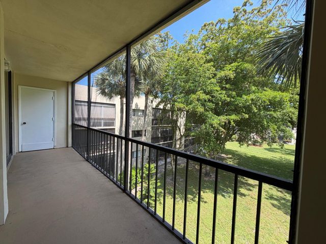 5220 Las Verdes Circle 317, Delray Beach, FL 33484