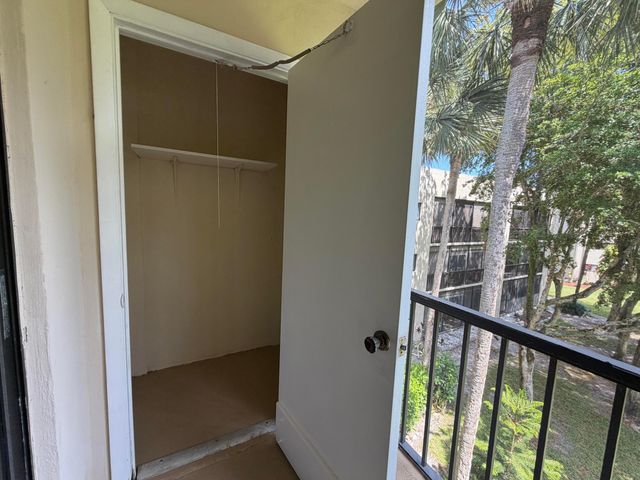 5220 Las Verdes Circle 317, Delray Beach, FL 33484