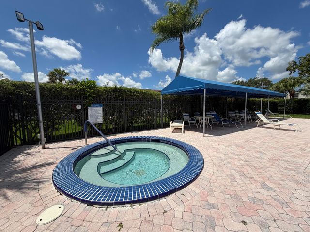 5220 Las Verdes Circle 317, Delray Beach, FL 33484
