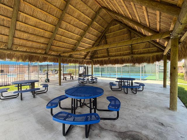 5220 Las Verdes Circle 317, Delray Beach, FL 33484