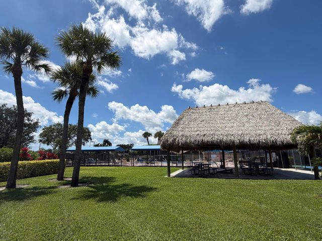 5220 Las Verdes Circle 317, Delray Beach, FL 33484