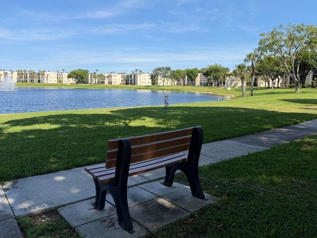 5220 Las Verdes Circle 317, Delray Beach, FL 33484