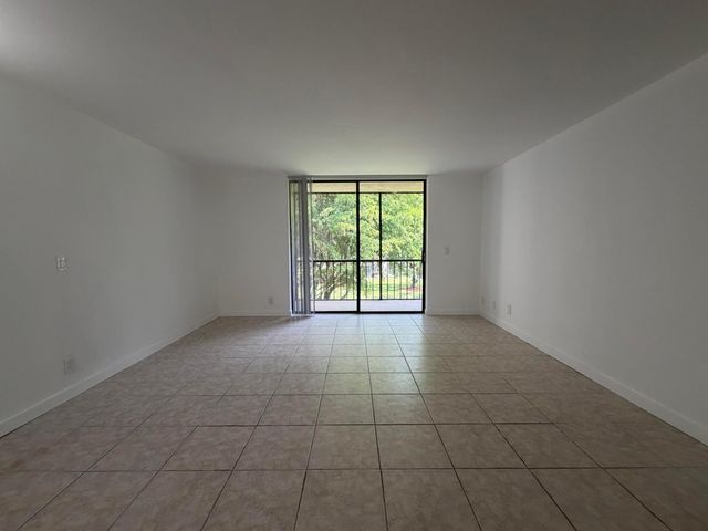 5220 Las Verdes Circle 317, Delray Beach, FL 33484