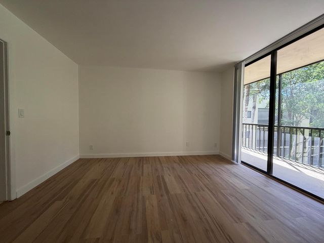 5220 Las Verdes Circle 317, Delray Beach, FL 33484