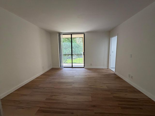 5220 Las Verdes Circle 317, Delray Beach, FL 33484