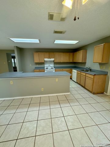 216 NEWROCK CRK, Schertz, TX 78154