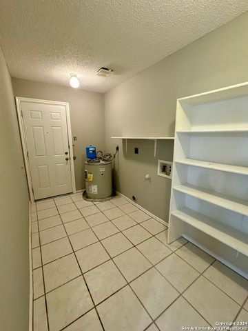 216 NEWROCK CRK, Schertz, TX 78154