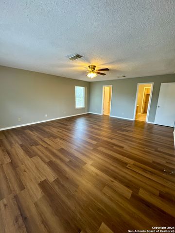 216 NEWROCK CRK, Schertz, TX 78154