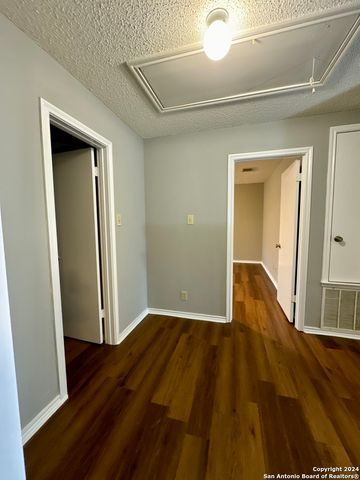 216 NEWROCK CRK, Schertz, TX 78154
