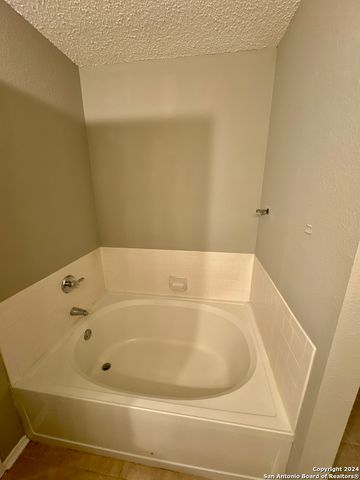 216 NEWROCK CRK, Schertz, TX 78154
