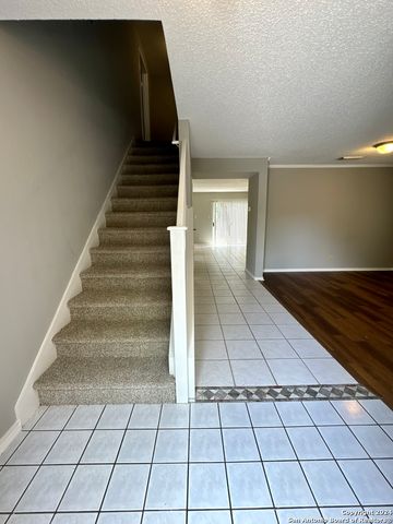 216 NEWROCK CRK, Schertz, TX 78154