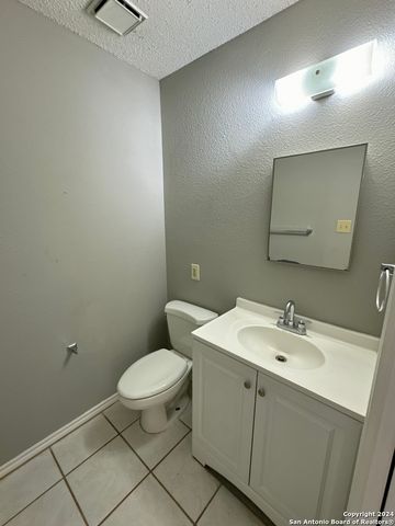 216 NEWROCK CRK, Schertz, TX 78154
