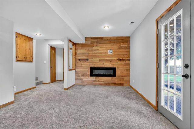 833 E 12th Street, Eudora, KS 66025