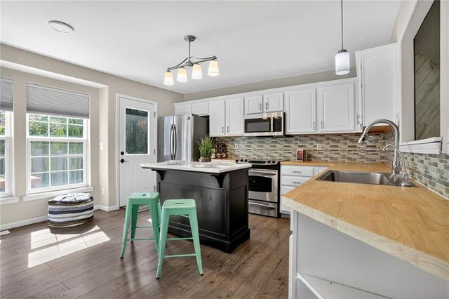 833 E 12th Street, Eudora, KS 66025