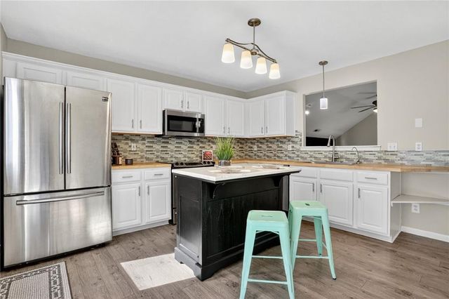 833 E 12th Street, Eudora, KS 66025