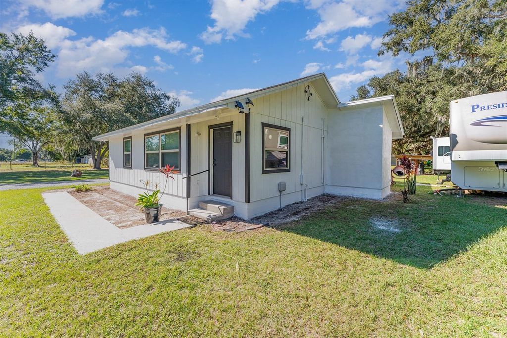 Image 2 of property listing at 8720 STATE ROAD 33 N, Lakeland, FL 33809