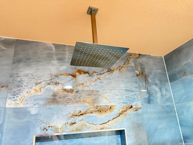 371 Gazel, San Antonio, TX 78213