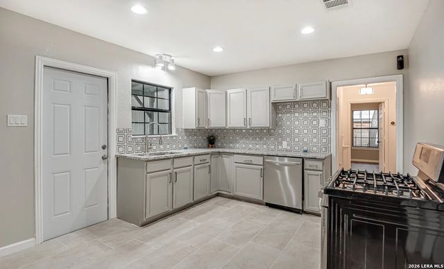 371 Gazel, San Antonio, TX 78213