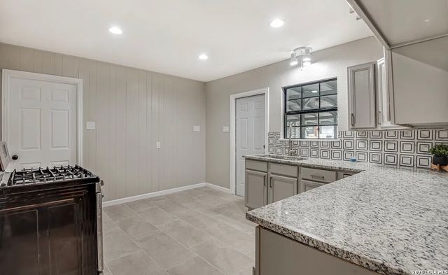 371 Gazel, San Antonio, TX 78213