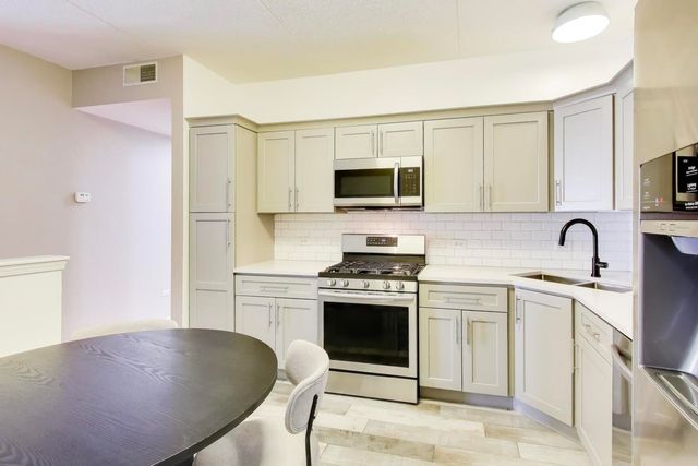 9670 Franklin Avenue 505, Franklin Park, IL 60131