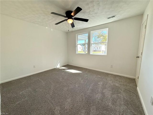 9354 Orchard Garden LN, Smithfield, VA 23430