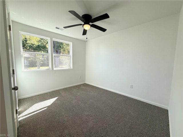 9354 Orchard Garden LN, Smithfield, VA 23430
