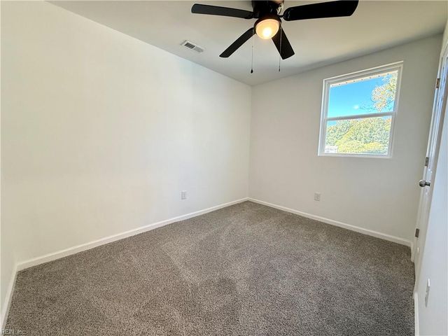 9354 Orchard Garden LN, Smithfield, VA 23430