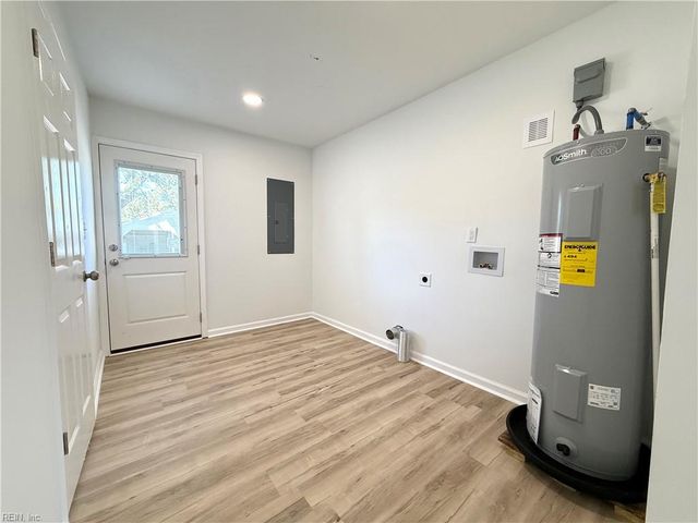 9354 Orchard Garden LN, Smithfield, VA 23430