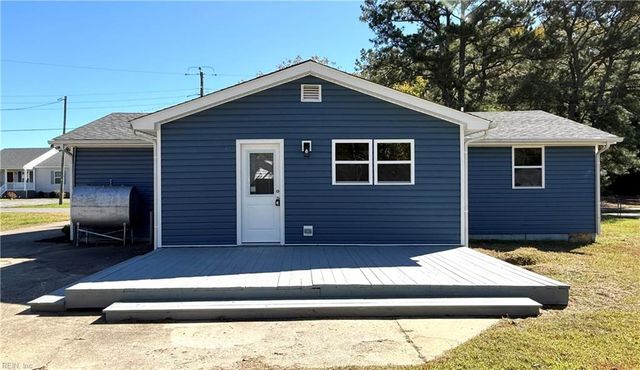 9354 Orchard Garden LN, Smithfield, VA 23430