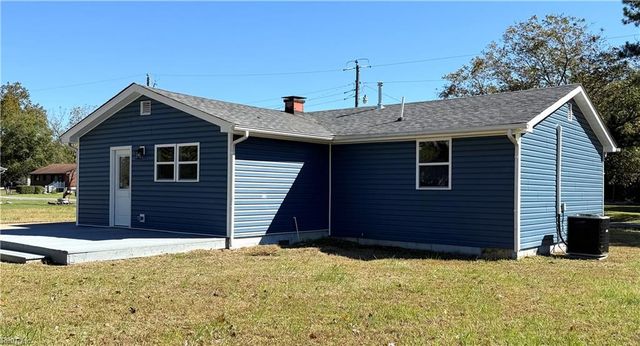 9354 Orchard Garden LN, Smithfield, VA 23430