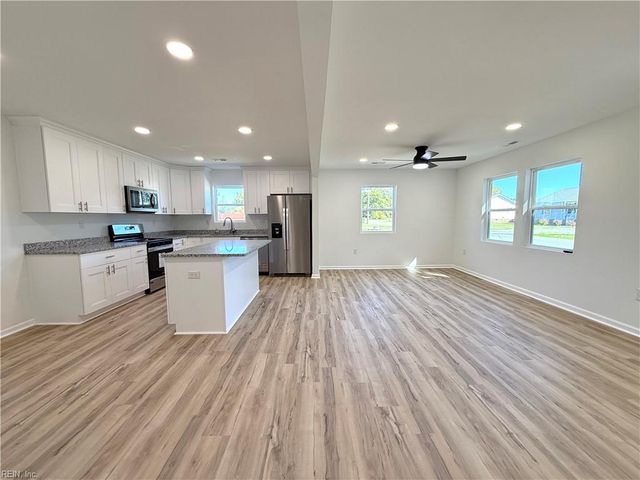 9354 Orchard Garden LN, Smithfield, VA 23430
