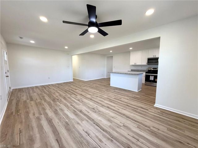 9354 Orchard Garden LN, Smithfield, VA 23430