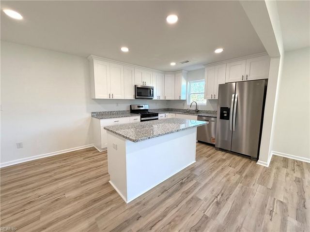 9354 Orchard Garden LN, Smithfield, VA 23430