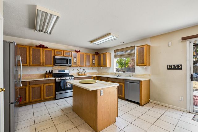 2047 Sandpebble St, Stockton, CA 95206