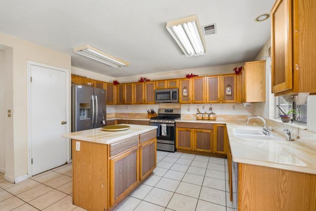 2047 Sandpebble St, Stockton, CA 95206