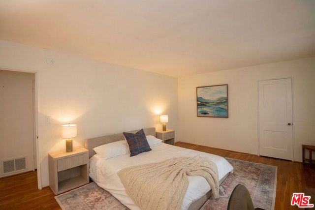 5482 Village, Los Angeles, CA 90016