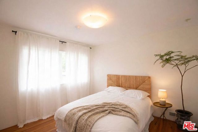 5482 Village, Los Angeles, CA 90016