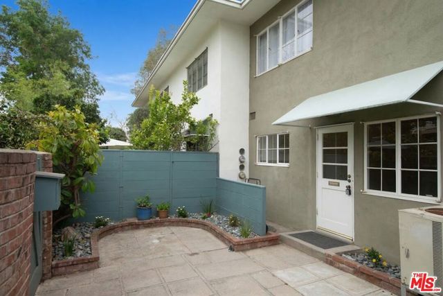 5482 Village, Los Angeles, CA 90016