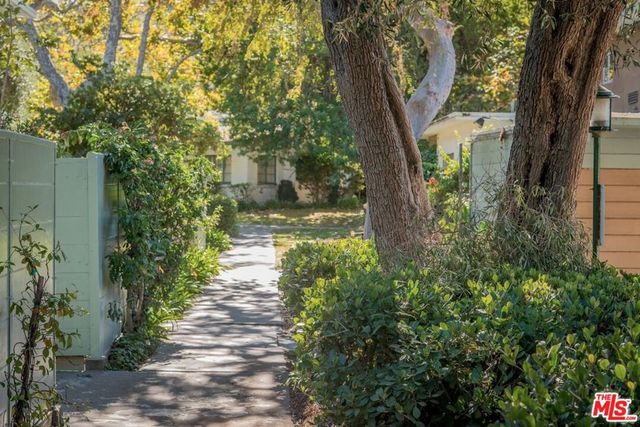 5482 Village, Los Angeles, CA 90016