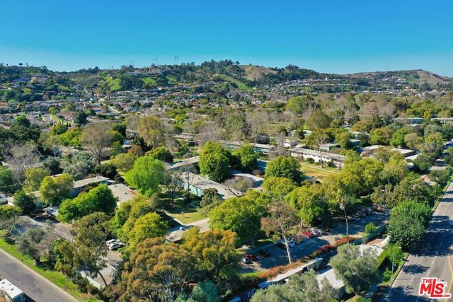 5482 Village, Los Angeles, CA 90016