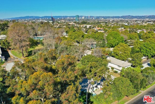 5482 Village, Los Angeles, CA 90016