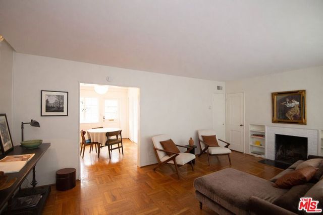 5482 Village, Los Angeles, CA 90016