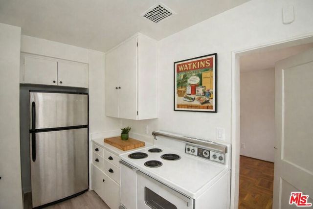 5482 Village, Los Angeles, CA 90016