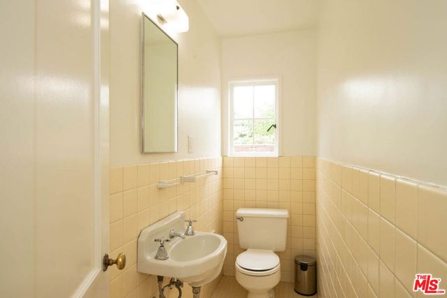 5482 Village, Los Angeles, CA 90016