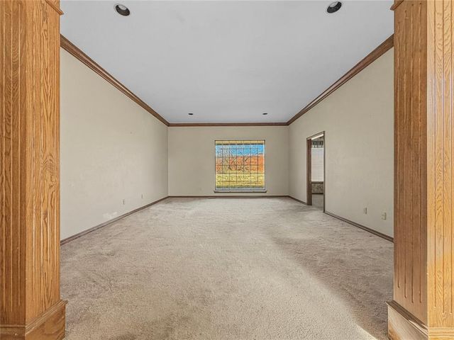 6816 N Waterwood Way, Warr Acres, OK 73132