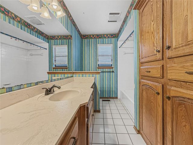 6816 N Waterwood Way, Warr Acres, OK 73132